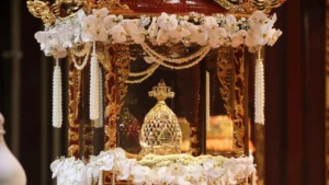 Hàng nghìn người cung nghinh xá lợi Đức Phật tại Yên Tử